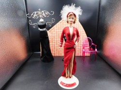marilyn red dress view